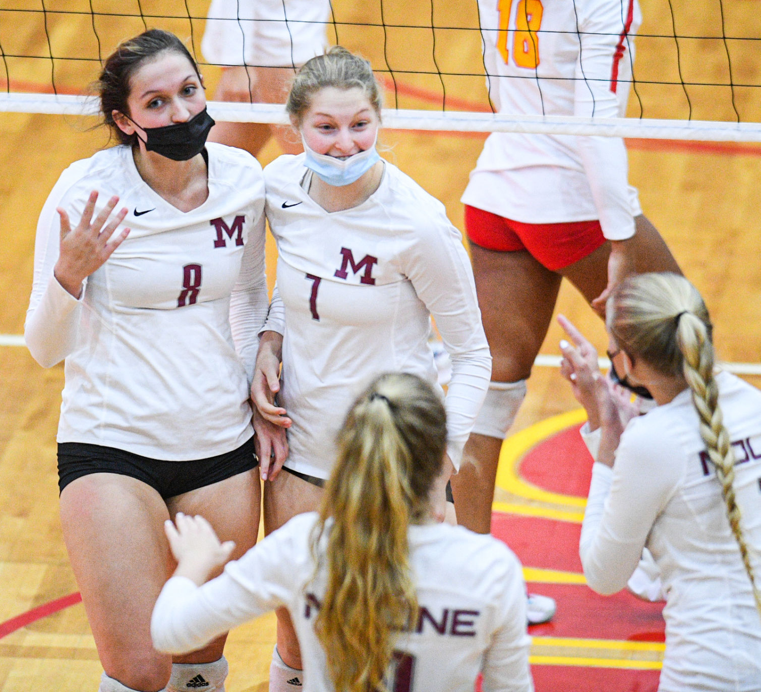 100521-qc-spt-moline-ri-vball-011